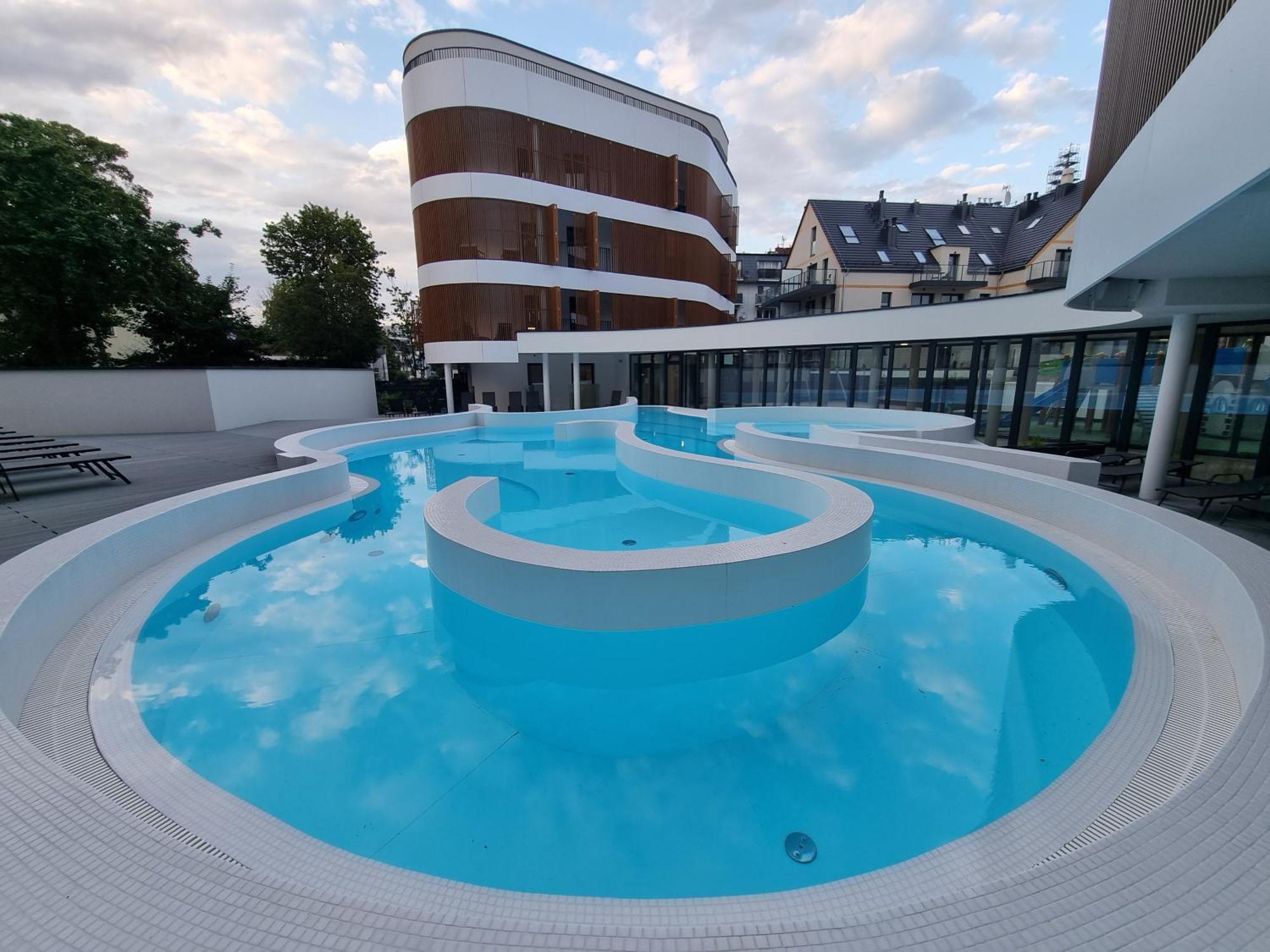 Baltic Waves Resort Baseny Bawialnia Silownia Garaz W Cenie 米兹多洛杰 外观 照片