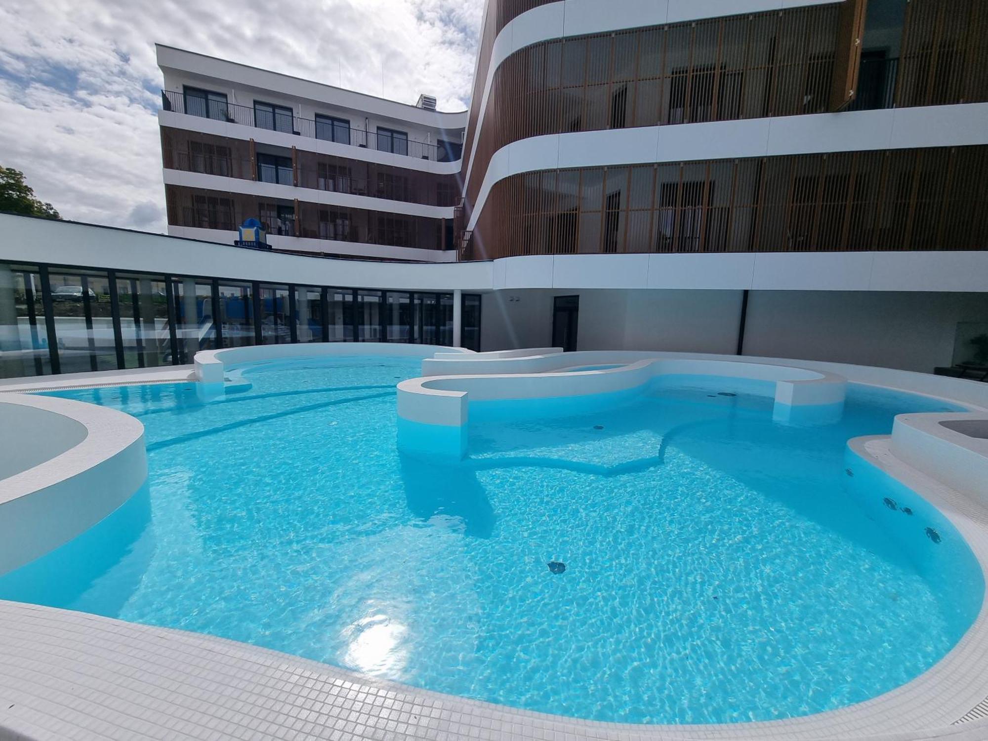 Baltic Waves Resort Baseny Bawialnia Silownia Garaz W Cenie 米兹多洛杰 外观 照片