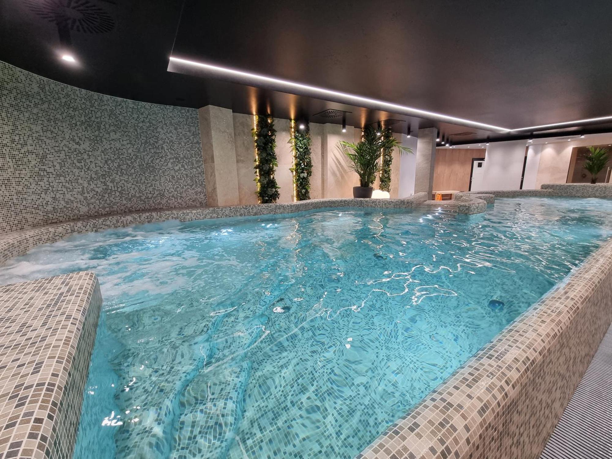 Baltic Waves Resort Baseny Bawialnia Silownia Garaz W Cenie 米兹多洛杰 外观 照片